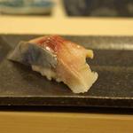 鮨處やまだ - 京都の鯖は身が厚く食べごたえがあり、甘味と旨味があって美味しい