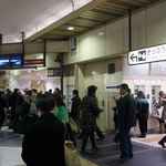 最寄り駅の一つ新橋駅は激込み