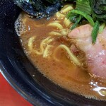 ラーメン 環2家 - 醤油先行型のスープ。