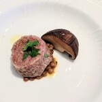 La Brianza - コテキーノとレンズ豆煮込み原木椎茸ロースト。縁起のいい年末年始の定番メニュー。スパイスの効いたコテキーノとジューシー原木椎茸、今年もいただけた幸せ嬉しいです☆☆