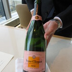 Est - N.V. Rose Label Veuve Clicquot 4800円(税サ別)