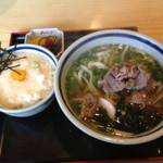 手打ちうどん鶴鶴 - ≪2012年11月28日 撮影≫肉うどん　６５０円　の　とろろ丼セット＋２５０円