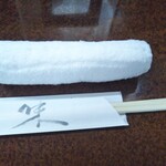 鶴亀 - 布おしぼりとお箸(2021年12月28日撮影)