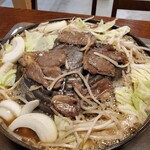 松尾ジンギスカン 呼人支店 - 汁は淵ギリギリまで（お姉さんの指導より