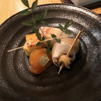 XEX ATAGO GREEN HILLS / tempura & sushi An - 江戸前の甘めのだし巻き、カステラ、カニ寿司、柿の甘いやつのチーズ巻き、貝。貝がプリプリ。