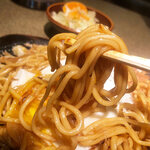Nyu Miyoshi - 麺にトロトロの黄身を絡めて頂きます。マイルドな味わいになって美味いんです♪