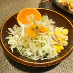 Nyu Miyoshi - セットで付いてくるミニサラダ。キャベツ千切り・にんじん・コーンにみかん。シャキシャキで美味しいです。