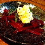 メリメロ食堂 Lamp - ビーツのマリネ自家製サワークリーム