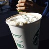 スターバックス・コーヒー - ホットコーヒーの上にクリームたっぷり～♪