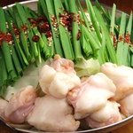Azabu Juuban Shimoi - 《もつ鍋》 国産和牛のぷりぷりのもつが絶品！！醤油、塩、特製つけぽん酢の3種類からお選び下さい！！