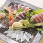 Sakanadouraku Etou - 毎日、長浜市場から仕入れる鮮魚の『刺身　盛合せ』