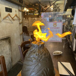 Gyokai Bisutoro Sasaya - 蒸牡蠣ボルケーノスタイルの仕上げは客席でブランデーの香り付け