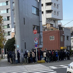 ラーメン二郎 - 右下のベンツ通報されれば良いのにと思いつつしない優しい民