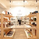 蔵王湯けむりプリン - 内観写真:日本初の温泉コーデショップ2号店、Togatta Onsen 湯旅屋 蔵王堂。プリンのほか、オシャレな温泉アイテムも多数揃えています。