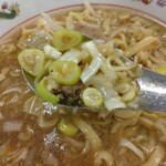 ラーメン二郎 - レンゲ大活躍