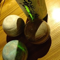 眞か SHINKA - オニオングラタンスープの器。色が色々。瀧自慢は、三重産でした。隠し酒です。←あっさりとした日本酒でした。オニオングラタンスープも伊勢海老風味