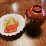 廣川 - 特上鰻重　3,500円
      肝吸、お新香付き