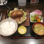 izakayadainingumisuya - 鉄板ハンバーグご飯大盛り（和風ソース）