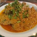 ナワブ ビリヤニ ハウス - 2021.12・Mutton Korma 1650円、たっぷりのブナマサラに粒子不均一そうな見栄え、良いねぇコルマはこうでなくては、テンションが上がる