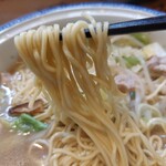 廣東餃子房 - チャンポンなのに、麺は中太の中華麺