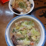 廣東餃子房 - チャンポン麺(大盛)とワンタン麺(並)