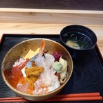 小松水産の海鮮丼 - 海鮮おまかせ丼 980円