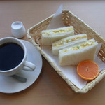 Matsuri cafe - モーニングサービス 日替りサンドウィッチセット