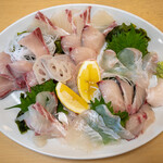 活魚料理 びんび家 - 2021.12 はまち刺身（1,000円）、鯛の刺身（1,400円）、平目の刺身（1,800円）、しまあじ刺身（1,800円）