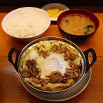 はるみ家 - すき鍋定食(900円)