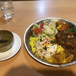 NEPALI CUISINE HUNGRY EYE Dine & Bar - ネパールダルバートセットのマトン