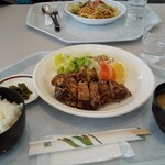 カフェテリアシンフォニー - 山賊焼定食、￥1500。