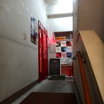 CAFECABARET - ちょっと急な階段を３階まで上がります