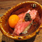 鳥茂 - 和牛サーロインの生肉、雲丹とキャビアの卵かけご飯1