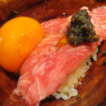 鳥茂 - 和牛サーロインの生肉、雲丹とキャビアの卵かけご飯2