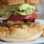 e-Burgers - 自家製ベーコンチーズバーガー