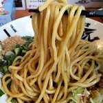 麺者風天 - 汁なし辛肉まぜそば　麺リフト