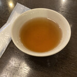 おそば処 葵 - 配膳された温かいお茶です