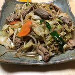 ドライブイン幸華 - モツ炒め単品。800円。