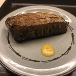 片折 - 続いて現れた岩のような物体は…あの概念を変えてくれた鰤のかま焼♪品の良さはそのままで火入れをした事でほろほろと解ける身を堪能しました(^^)