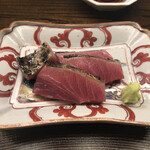 片折 - この鰹のたたきは鰹にあらず！トロです！ただ鰹の皮目のパリッと感は突き抜けていて、そこはトロじゃない！とにかく桁違いの鰹！旨い\( ˆoˆ )/