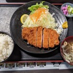 おかやま食堂 - ロースカツ定食（1155円）