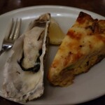 Wain Shokudou Gatto - 焼き牡蠣と牡蠣とホウレン草のキッシュ