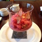 レストラン テズ - イチゴのテズパフェ