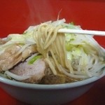 ラーメン二郎 - 豚は柔らか。麺は太い！