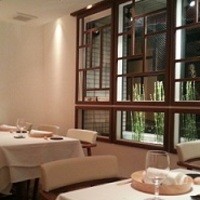 デフィ・ジョルジュマルソー - ジョルジュマルソーとは違った、白を貴重とした明るい店内。