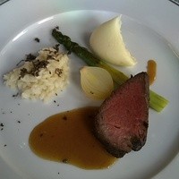 RESTAURANT DAZZLE - 宮城産Ａ４和牛フィレ肉のポワレ、肉の旨みのソース♪