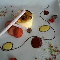 RESTAURANT DAZZLE - フロマージュブランのスフレグラッセ、可愛いデコレーション