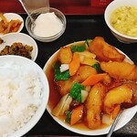 龍盛菜館 - ★★★★白魚の甘酢煮 850円 白身魚フライが酢豚に入った感じで美味しい！