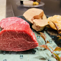 ステーキ＆ワイン シュバルージュ - フィレとサーロインの食べ比べ　フォアグラ