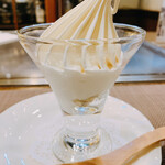 神戸ステーキハウス 和豪 - 乳そのもののお味のソフトクリーム（＾ν＾）
